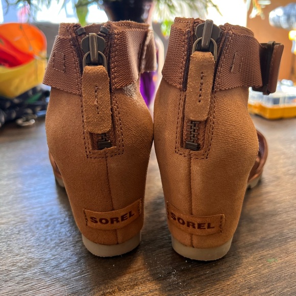 Sorel like new platform sandals - Picture 2 of 4